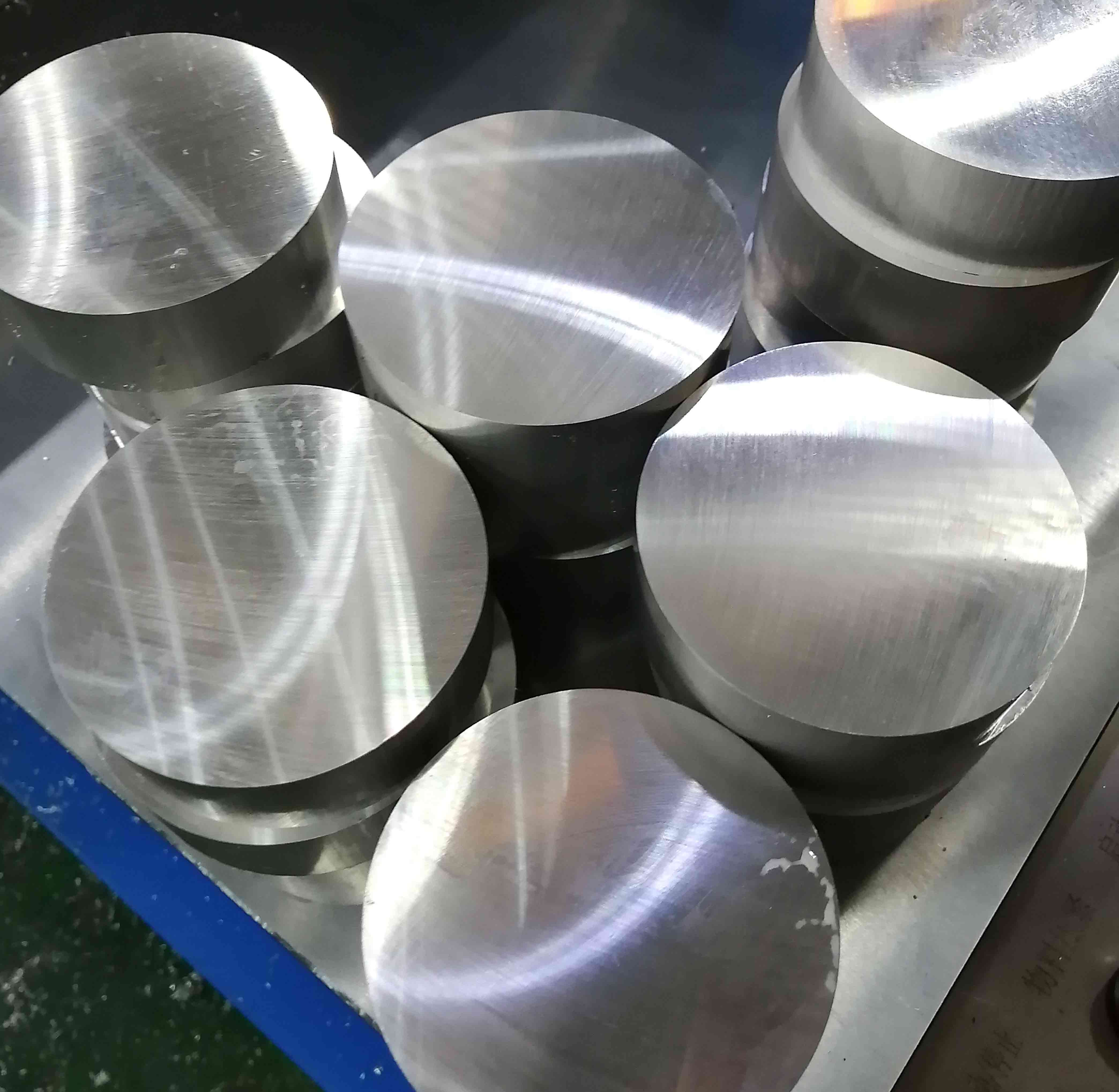 【日本】實(shí)心鋁棒切割機(jī)同時(shí)鋸切兩根100mm直徑鋁棒，超光滑