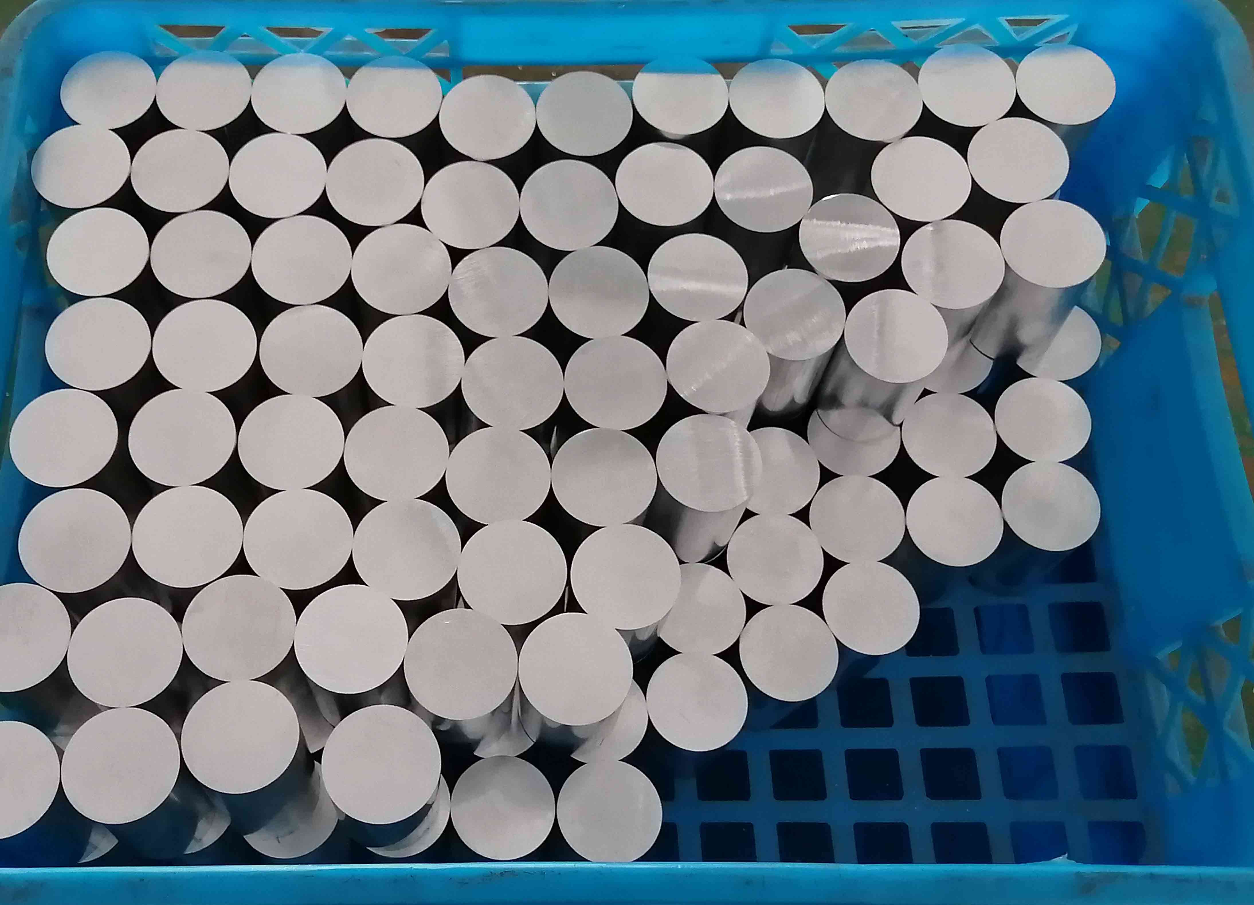 【浙江】一臺(tái)全自動(dòng)切鋁機(jī)SDY- Q400實(shí)現(xiàn)散熱器、鋁方管、 實(shí)心棒料鋸切使用