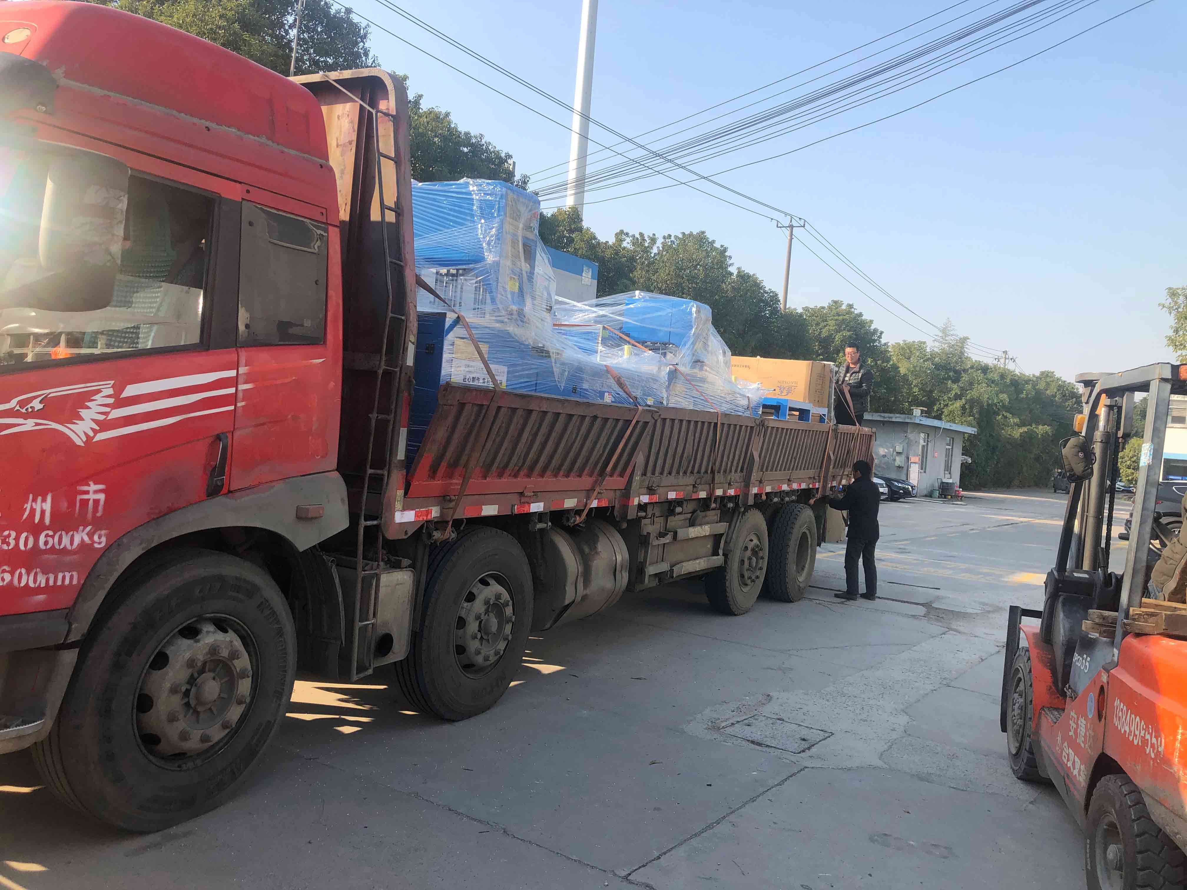 【浙江】一臺鋁型材切割機(jī)SDY-Q400用于散熱器、鋁方管實(shí)心棒料切割