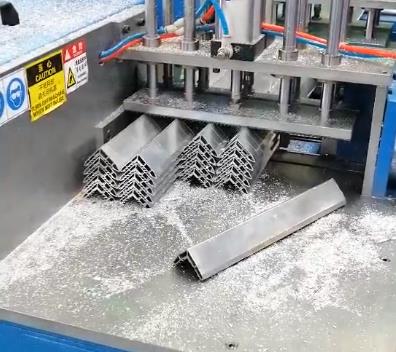 切鋁機產(chǎn)生鋁屑如何搜集？我司從2方面解決-雙德譽機械設備