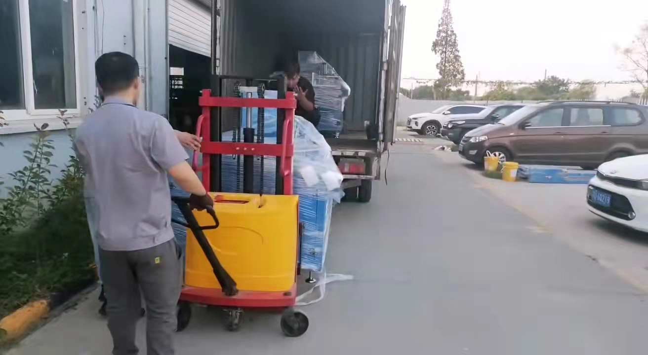 全自動切鋁機發(fā)貨2