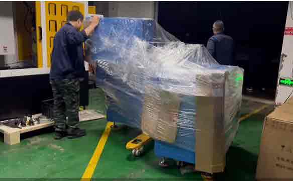 自動切鋁機設(shè)備運送 自動切鋁機設(shè)備運送