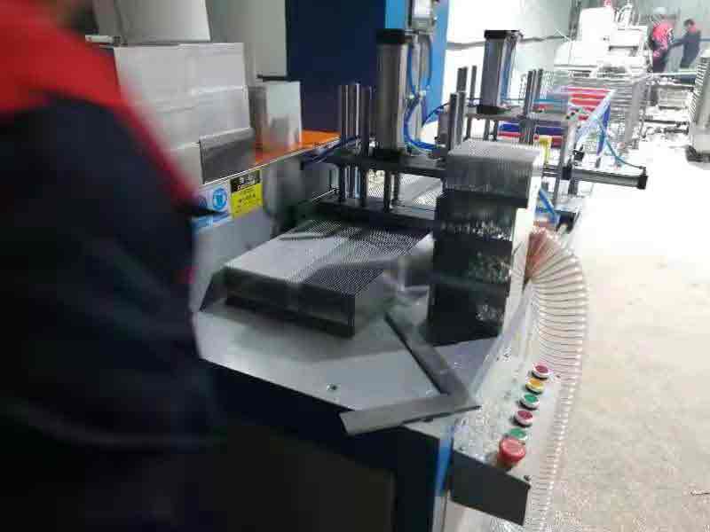 鋁型材散熱器切割最怕毛刺卷邊？帶你走進我司客戶現(xiàn)場