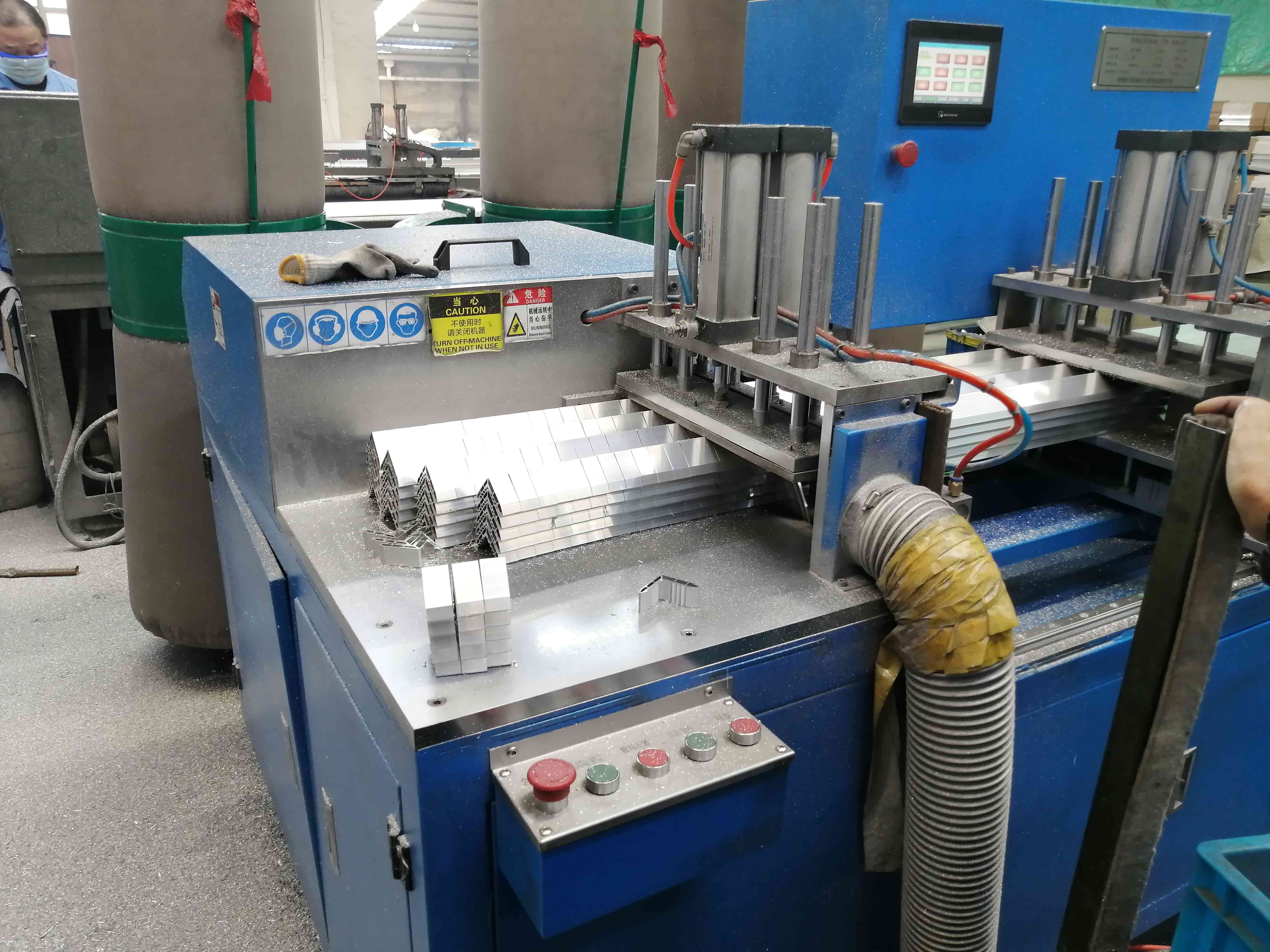 角碼鋸4根切 角碼鋸4根切