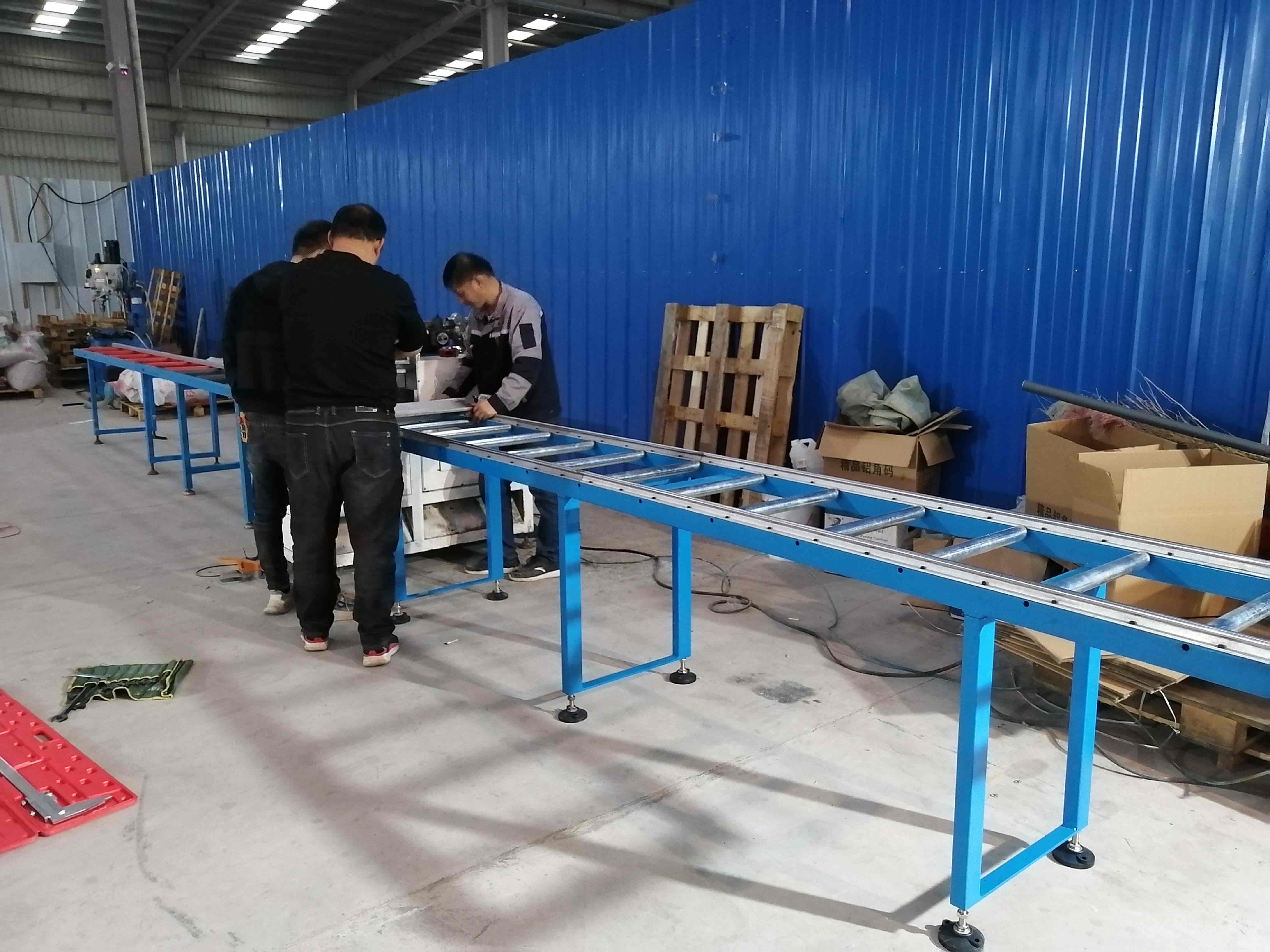 鋁擠壓型材切割毛糙，有別于精切鋸，推薦使用定尺鋸