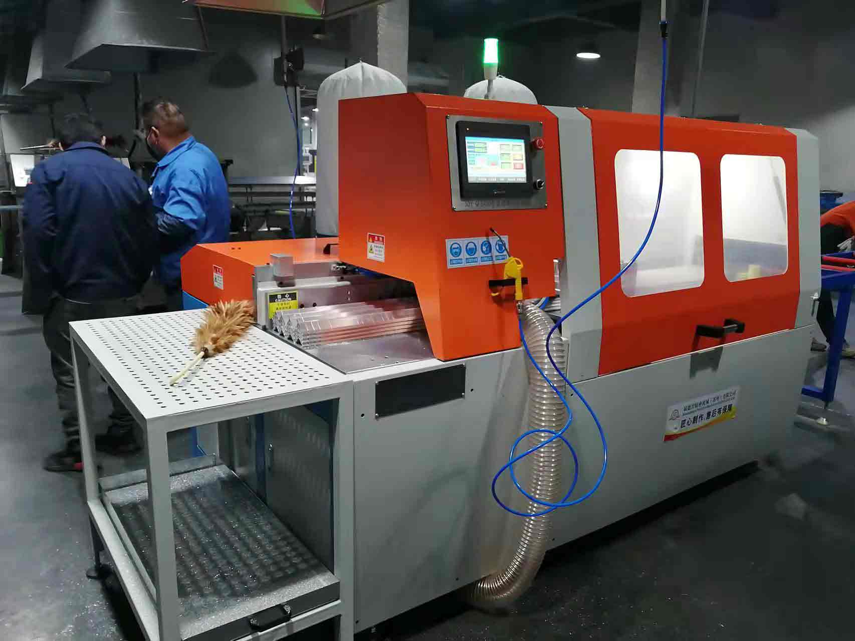 分離式全自動切鋁機(jī)-鋁切機(jī)-型材切割機(jī)客戶現(xiàn)場圖-2 分離式全自動切鋁機(jī)-鋁切機(jī)-型材切割機(jī)客戶現(xiàn)場圖-2