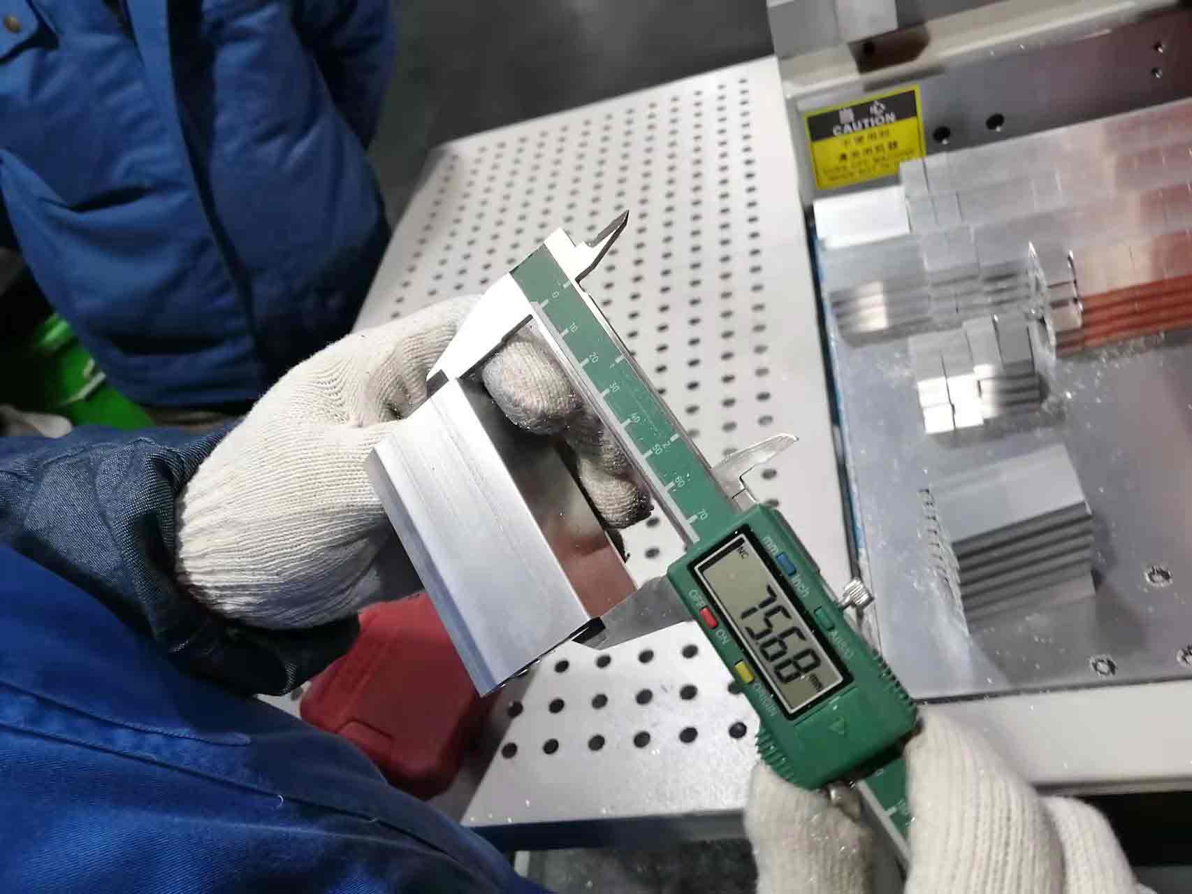 分離式全自動切鋁機(jī)-鋁切機(jī)-型材切割機(jī)客戶現(xiàn)場尾料測量圖-2 分離式全自動切鋁機(jī)-鋁切機(jī)-型材切割機(jī)客戶現(xiàn)場尾料測量圖-2