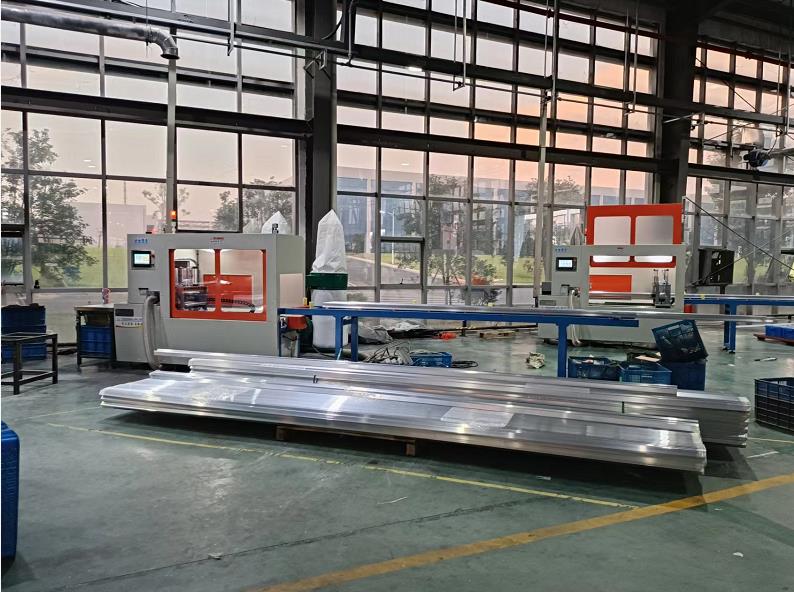 全自動(dòng)鋁材切割機(jī)(分離式)505 全自動(dòng)鋁材切割機(jī)(分離式)505